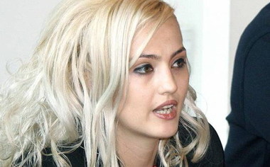 Profit.ro: Fostul soţ al Olguţei Vasilescu aduce forţe proaspete în ASF, fără experienţă în asigurări şi pensii - fina lui Victor Ponta, doctor în filosofie la Baia Mare, soţia ministrului Ionuţ Mişa şi un fost angajat DIPI