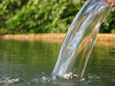 Ministerul Economiei anunţă că nu există nicio intenţie de a privatiza Societatea Naţională a Apelor Minerale
