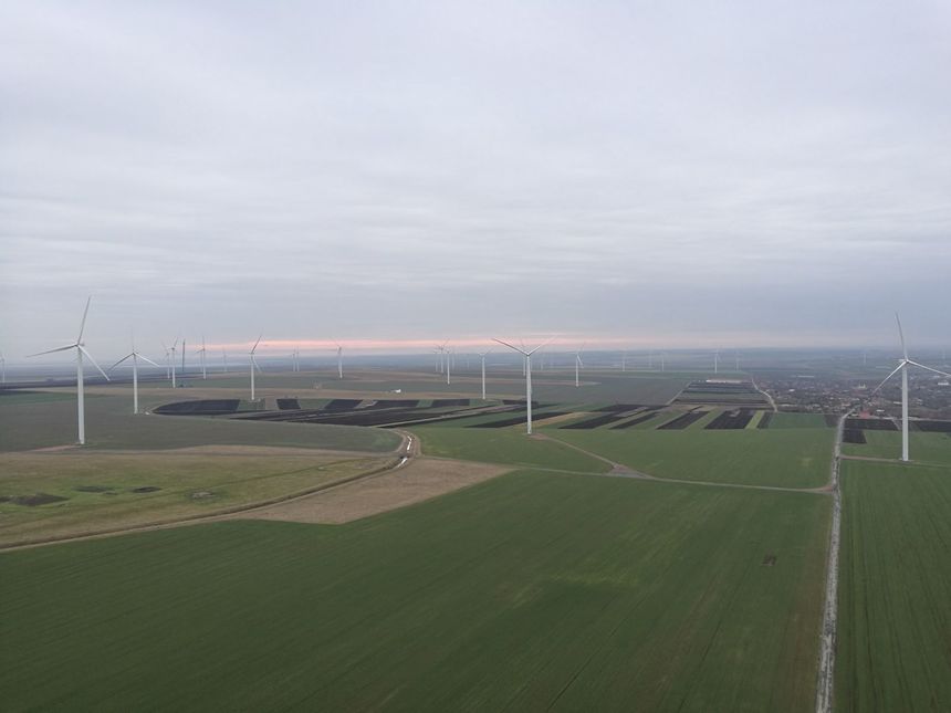Parcul eolian CEZ din Constanţa, cel mai mare parc eolian pe uscat din Europa, a produs anul trecut 1.323 GWh, cu 14% mai mult faţă de 2016