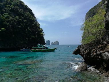 Hotelierii thailandezi solicită chartere directe între România şi Thailanda. ”Numărul turiştilor români care vin în vacanţă în Phuket a crescut de câteva ori în ultimii ani”