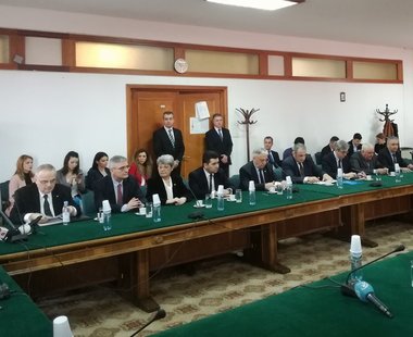 Isărescu: BNR a fost nevoită să majoreze de două ori dobânda de politică monetară din cauza creşterii accelerate a inflaţiei şi a deprecierii leului. Replica lui Liviu Dragnea - VIDEO