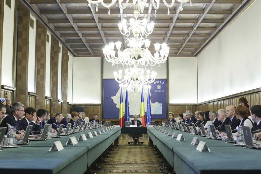 Guvernul a adoptat un proiect de lege privind Strategia de dezvoltare economică şi socială pe termen lung "România 2040”. Va fi înfiinţată Comisia "România 2040”, care va fi condusă de preşedintele Camerei Deputaţilor.