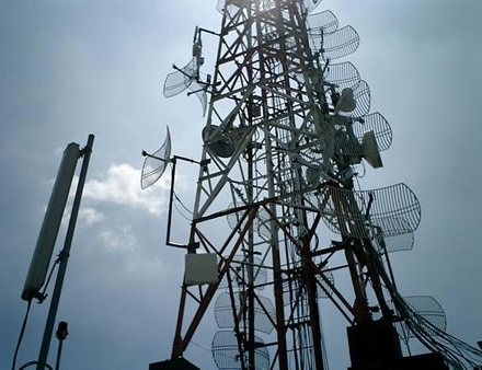 ANCOM: Două din trei conexiuni de internet fix permit viteze de cel puţin 100 Mbps 