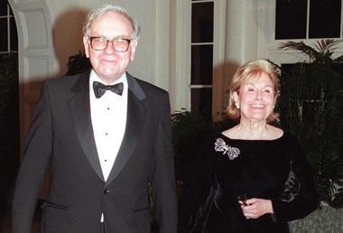 Preţul unui prânz cu miliardarul Warren Buffett: peste 3,3 milioane de dolari