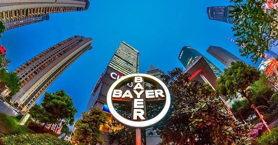 Bayer a lansat o emisiune de drepturi de 6 miliarde de euro pentru finanţarea preluării Monsanto
