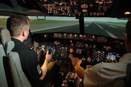 Şcoala Superioară de Aviaţie Civilă vrea să construiască un centru de instruire cu simulator de zbor Boeing 737 NG, investiţie de 63 milioane lei

