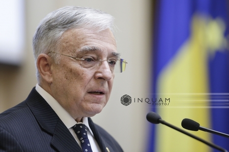 Isărescu: Nu ne-a trecut prin cap să jucăm aurul la păcănele, cum sugera un personaj. Dacă ţineam dobânzile mai sus pe piaţa monetară, intrau capitaluri speculative şi intram în altă belea 