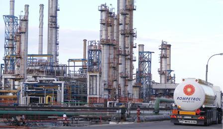 Raport Rompetrol: Rafinăria Petromidia a înregistrat anul trecut o creştere a emisiilor de oxid de azot la 514 tone, în timp ce reţeaua de benzinării a generat 4.800 tone deşeuri


