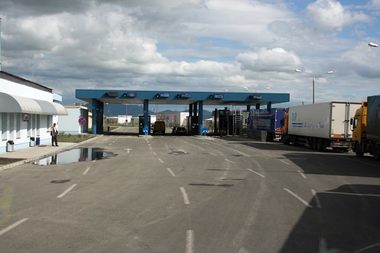 Teodorovici vrea instalarea de scannere la punctele vamale de la frontiera cu Moldova, Ucraina şi Serbia care să verifice toate transporturile ce intră în ţară