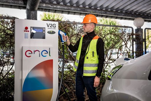 Enel a obţinut un împrumut de 115 milioane euro de la BEI pentru instalarea a 14.000 de staţii de încărcare a vehiculelor electrice în Italia