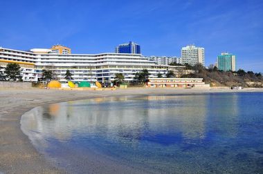 STUDIU: Doar 28% dintre clienţii hotelurilor de 4 şi 5 stele din România susţin că au fost ajutaţi să-şi care bagajele. Totodată, doar 22% spun că au fost conduşi către lift sau în camere 