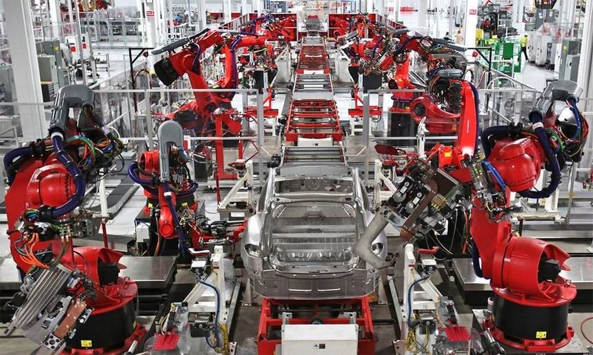 Tesla analizează construirea unei gigafabrici de automobile şi baterii în Europa