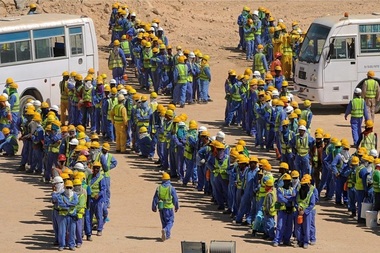 Qatarul renunţă la controversatul sistem de vize de ieşire pentru muncitorii străini care pleacă din ţară