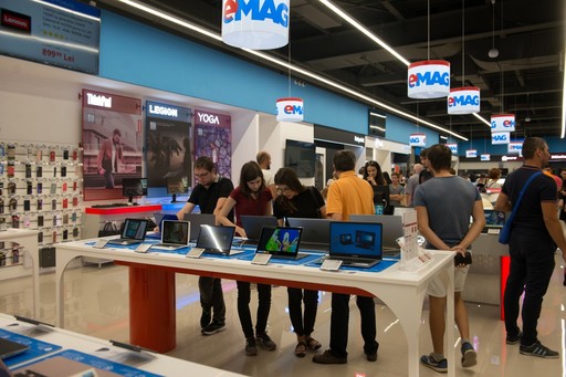 Showroom-ul eMag din Băneasa a atras 15.000 de vizitatori şi vânzări de 1 milion de euro în primul weekend 