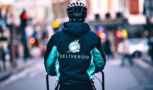 Uber negociază preluarea companiei britanice Deliveroo, concurentă a serviciului de livrare a mâncării Uber Eats