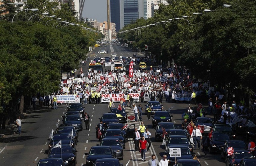 Mii de şoferi ai Uber şi Cabify au protestat la Madrid faţă de planurile de înăsprire a legislaţiei