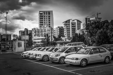STUDIU: Samsarii din România câştigă 45 milioane euro anual din modificarea kilometrajului. Şapte din zece maşini second-hand la vânzare în România au kilometri daţi înapoi