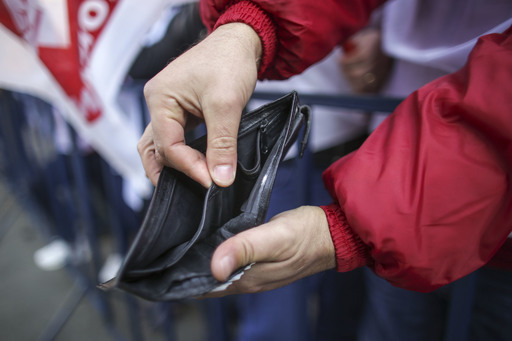 Banca Mondială: Aproape jumătate din populaţia lumii trăieşte cu mai puţin de 5,50 dolari pe zi