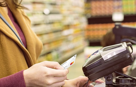 Mastercard şi Carrefour România lansează un program pentru plata în rate 