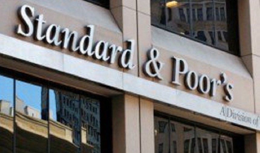 Standard & Poor’s a lăsat neschimbat ratingul Italiei, dar a revizuit perspectiva la negativă