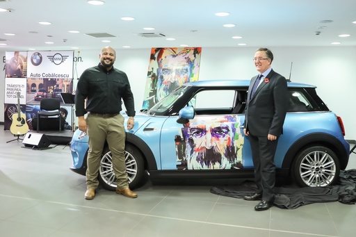 Cel mai nou dealer MINI se lansează cu un proiect de artă semnat Amirou Diallo 