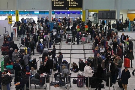 Marea Britanie a trimis trupe la aeroportul Gatwick, unde traficul a fost complet blocat din cauza dronelor