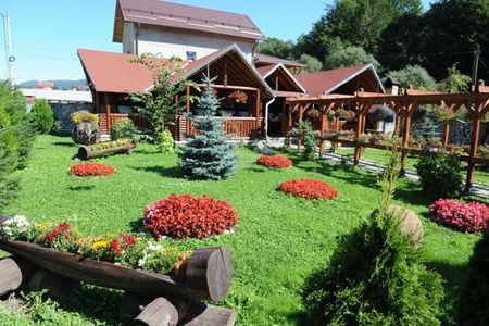 INS: Sosirile turiştilor în unităţile de primire turistică au crescut cu 10,4% în noiembrie