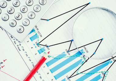 Comisia de Prognoză păstrează la 5,5% estimarea privind creşterea economiei româneşti în acest an şi mizează pe un curs de 4,67 lei/euro 