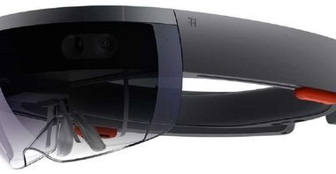 Microsoft a prezentat o nouă versiune a căştii de realitate augmentată HoloLens