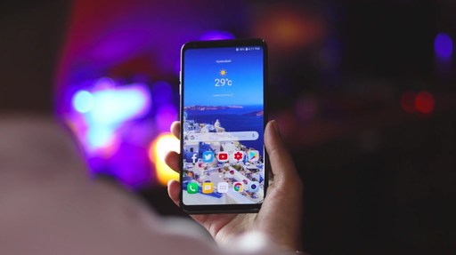 Un bărbat s-a oferit voluntar să îi fie implantat un cip sub piele, la Mobile World Congress din Barcelona