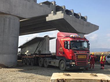 Guvernul aprobă studiul de fundamentare al proiectului Autostrăzii Târgu Neamţ - Iaşi, în lungime de 68 de kilometri; investiţia este estimată la 1,2 miliarde de euro şi se va realiza în parteneriat public-privat