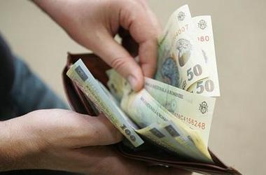STUDIU: 7 români din 10 cred că datoriile reprezintă o problemă care trebuie rezolvată rapid 