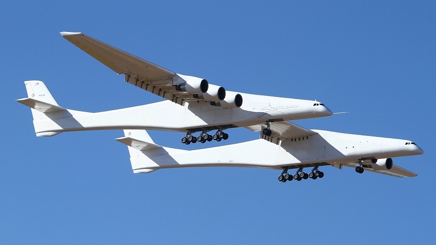 Cel mai mare avion din lume, care va lansa vehicule spaţiale, a efectuat primul său zbor, în deşertul Mojave din California