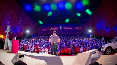 Premiu de 50.000 de euro pentru startup-uri, pe scena iCEE.fest: UPGRADE 100