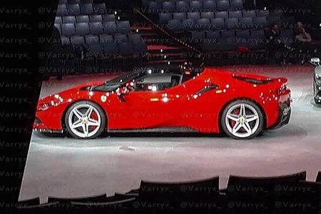Ferrari a prezentat un model hibrid de automobil de lux care poate atinge 340 de kilometri pe oră