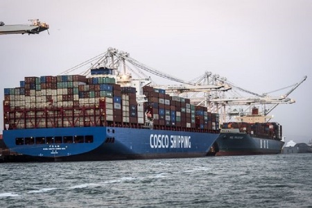 Statele Unite au început sâmbătă să colecteze tarife de 25% pentru bunurile chinezeşti care sosesc în ţară pe cale maritimă