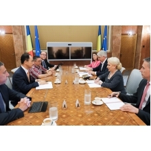 Viorica Dăncilă a primit delegaţia FMI, subliniind creşterea economică înregistrată de România în primul trimestru din acest an şi faptul că datoria publică este una dintre cele mai mici din UE. VIDEO