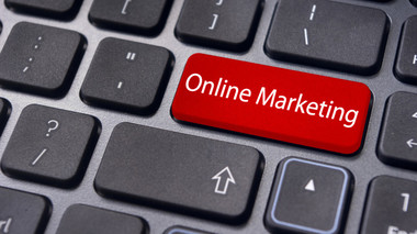 STUDIU: Magazinele mari cheltuie lunar peste 100.000 de euro în campanii de marketing online. Piaţa serviciilor de marketing online va creşte puternic în acest an