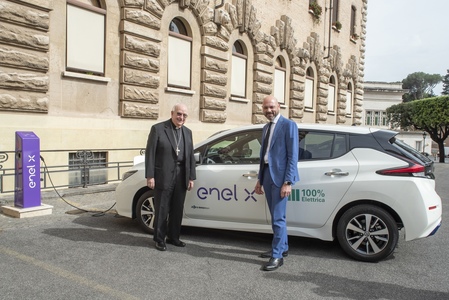Enel a instalat primele 12 puncte de încărcare pentru maşinile electrice în Vatican 