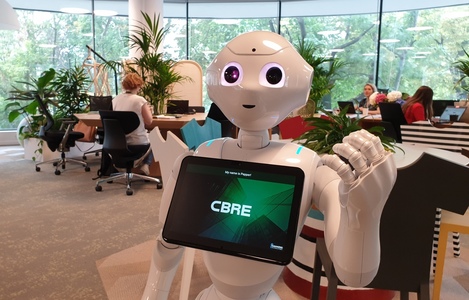 CBRE are în echipa sa primul robot humanoid dintr-o companie de real estate din România 