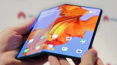Huawei amână cu trei luni lansarea pe piaţă a telefonului pliabil Mate X
