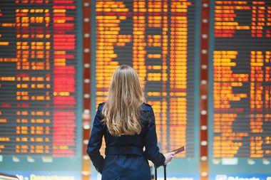 FlightClaim.ro: 500 de români sunt afectaţi de întârzierile şi anulările zborurilor charter spre Egipt şi Turcia. Turiştii află direct la aeroport de problemele zborului lor