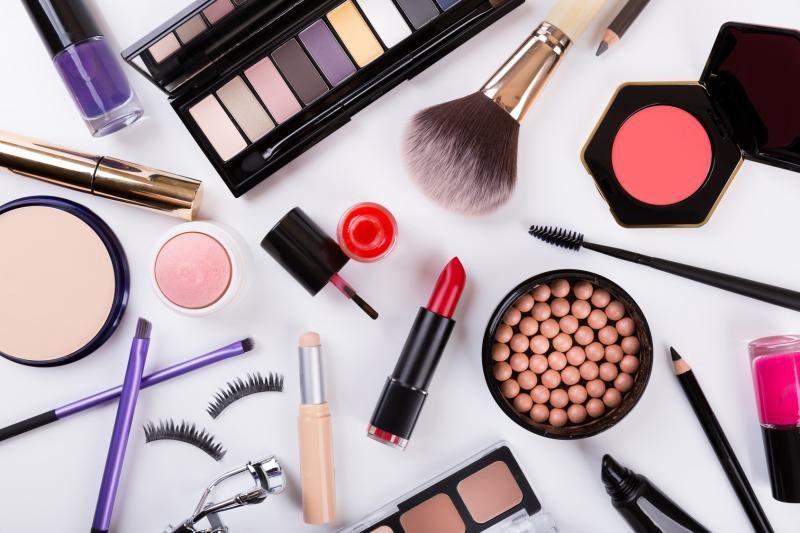 RAPORT: Piaţa de cosmetice din România a crescut cu 50% în ultimii cinci ani, la peste 1,7 miliarde euro 