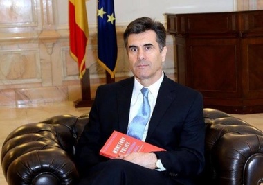 Lucian Croitoru, despre proiectul prin care copiii pot fi obligaţi să plătească pensie părinţilor: Înseamnă o negare a drepturilor omului de a beneficia de roadele muncii sale. Este sistemul public de pensii sau de asistenţă socială în faliment? 