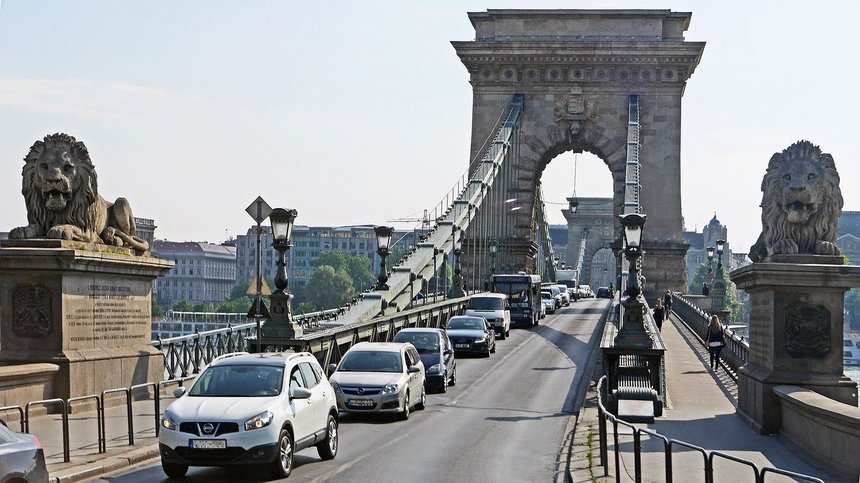 Familiile numeroase din Ungaria pot cumpăra maşini cu subvenţii de la Guvern