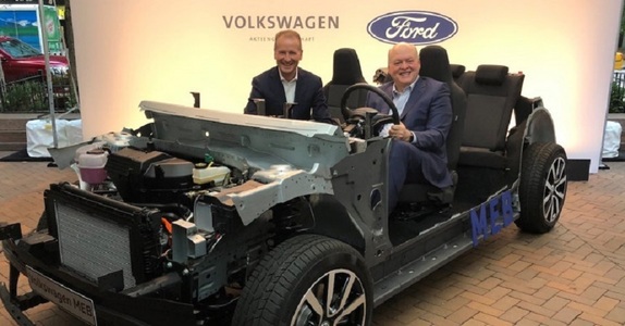 Ford Motor şi Volkswagen vor cheltui miliarde de dolari pentru a dezvolta în comun vehicule electrice şi autonome