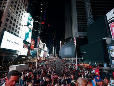 O pană de curent a afectat peste 70.000 de locuinţe precum şi circulaţia metroului în Manhattan
