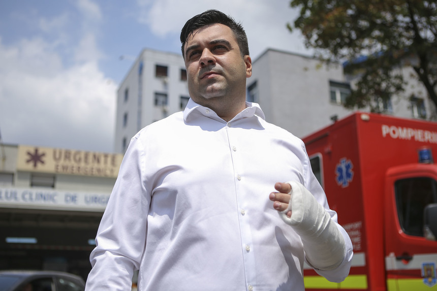 UPDATE - Ministrul Transporturilor, Răzvan Cuc, implicat într-un accident de circulaţie/ Cuc va sta trei săptămâni cu mâna în ghips