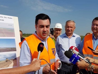 Ministrul Transporturilor: Sunt firme care vin în România cu laptopuri, cu mape, care nu câştigă, contestă şi blochează obiective de investiţii 