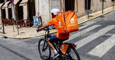 Takeaway.com şi Just Eat au convenit să fuzioneze, într-un acord de 10 miliarde de dolari